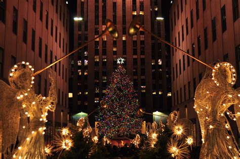 Discover the magic of Christmas in the Big Apple with this enchanting story